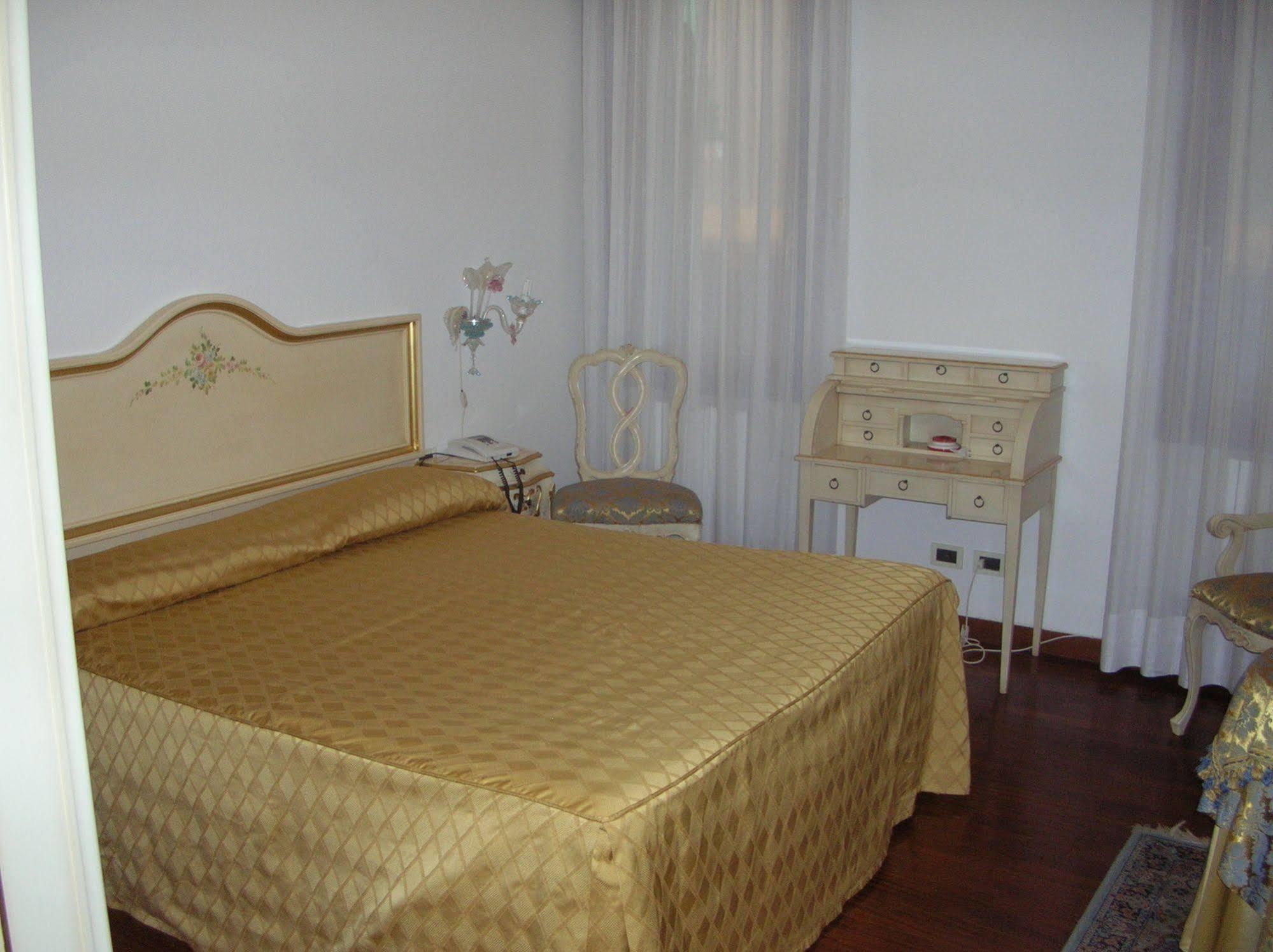 Orion Hotel 2*
